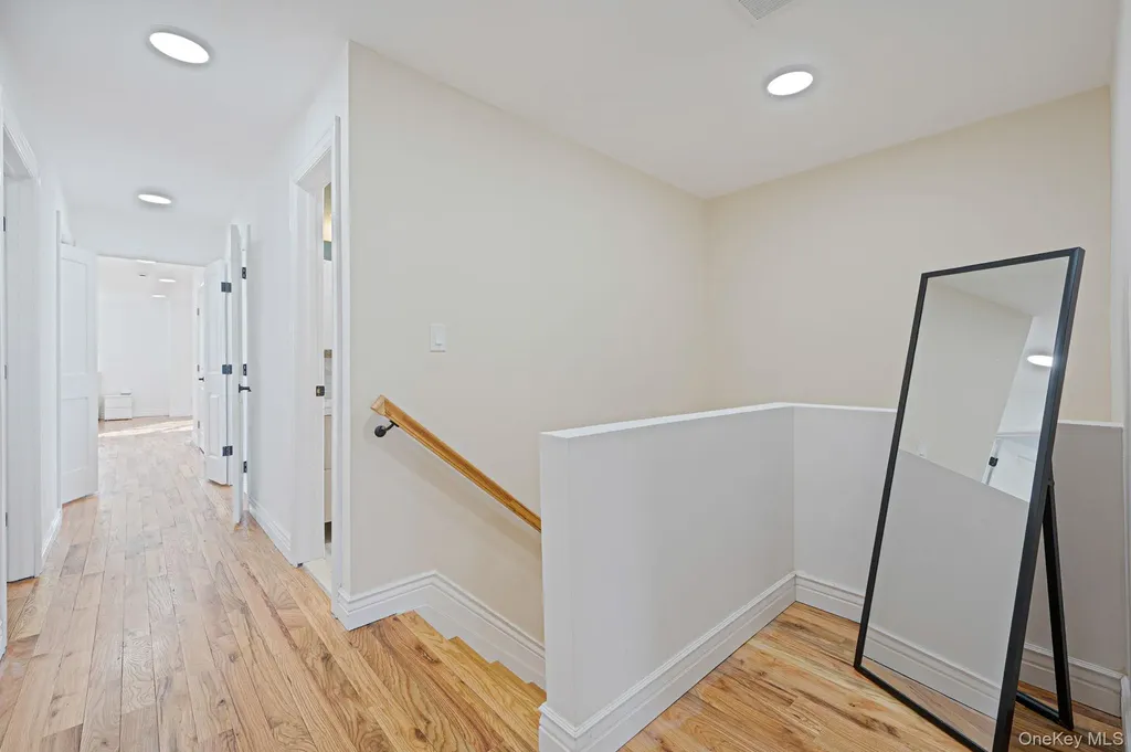 28 Vanderbilt Avenue Babylon NY 11702