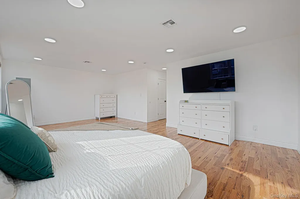 28 Vanderbilt Avenue Babylon NY 11702