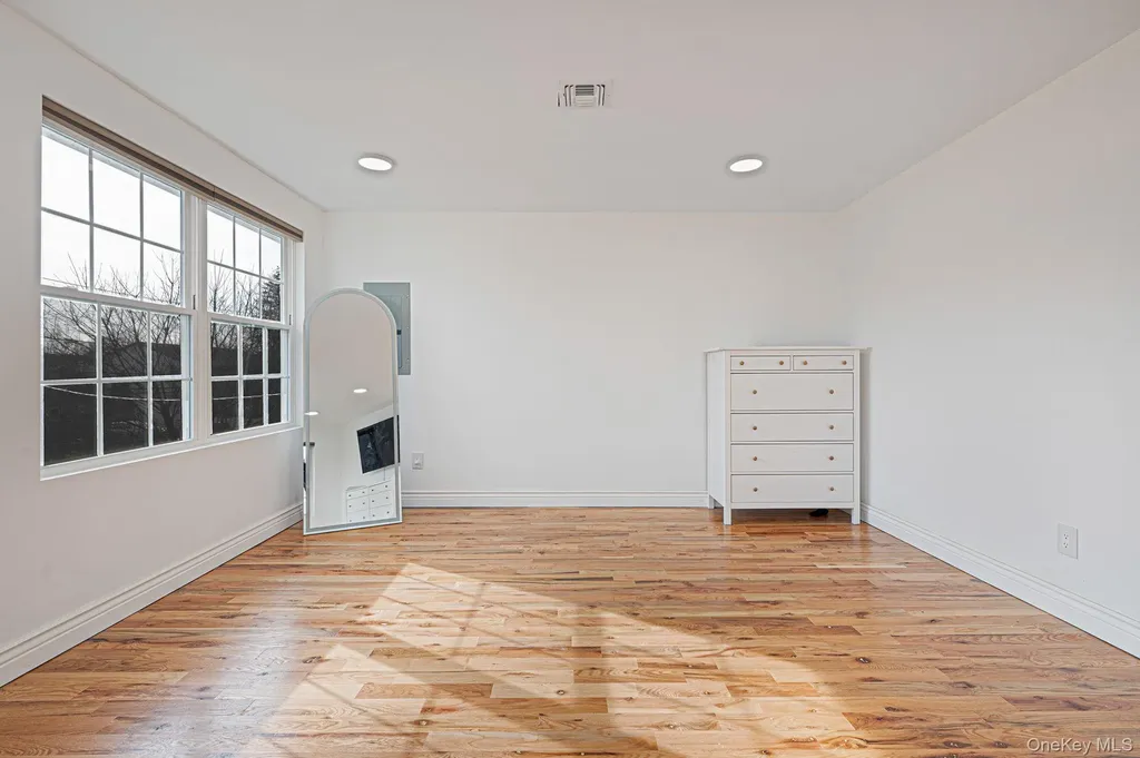 28 Vanderbilt Avenue Babylon NY 11702