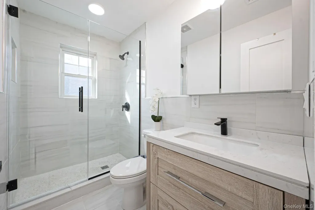 28 Vanderbilt Avenue Babylon NY 11702