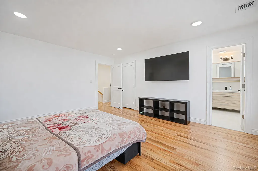 28 Vanderbilt Avenue Babylon NY 11702