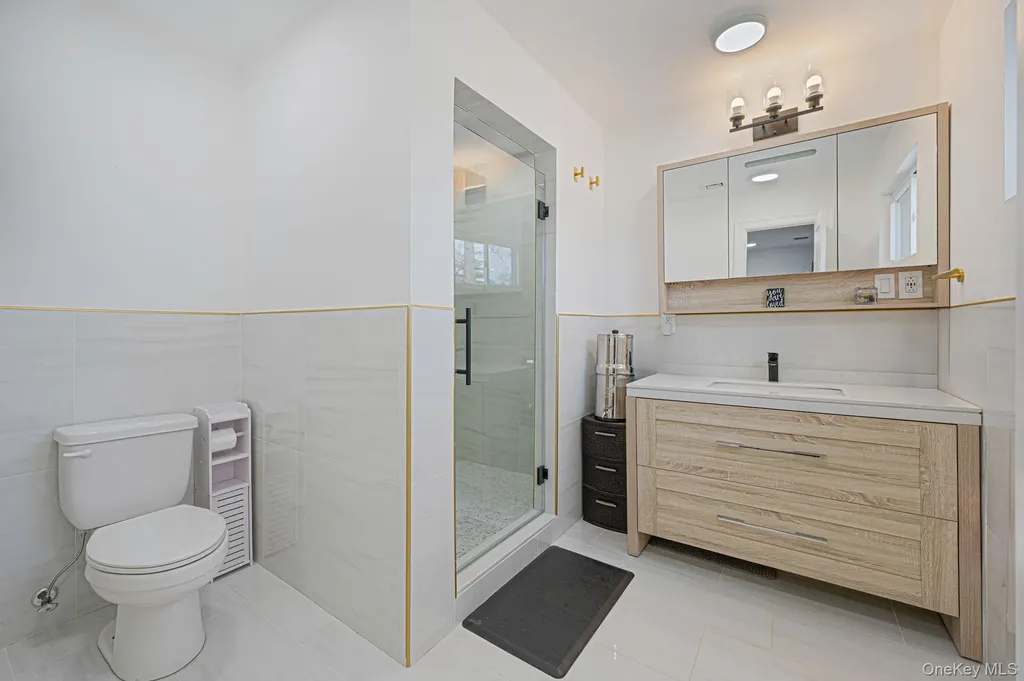 28 Vanderbilt Avenue Babylon NY 11702