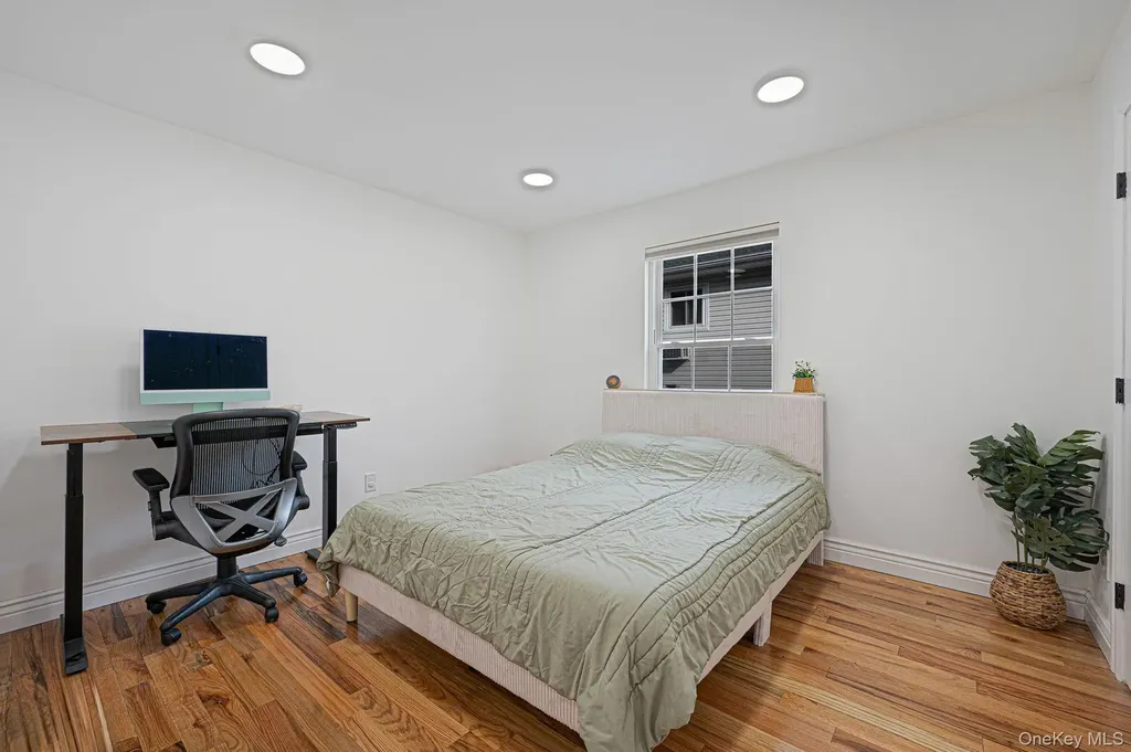 28 Vanderbilt Avenue Babylon NY 11702