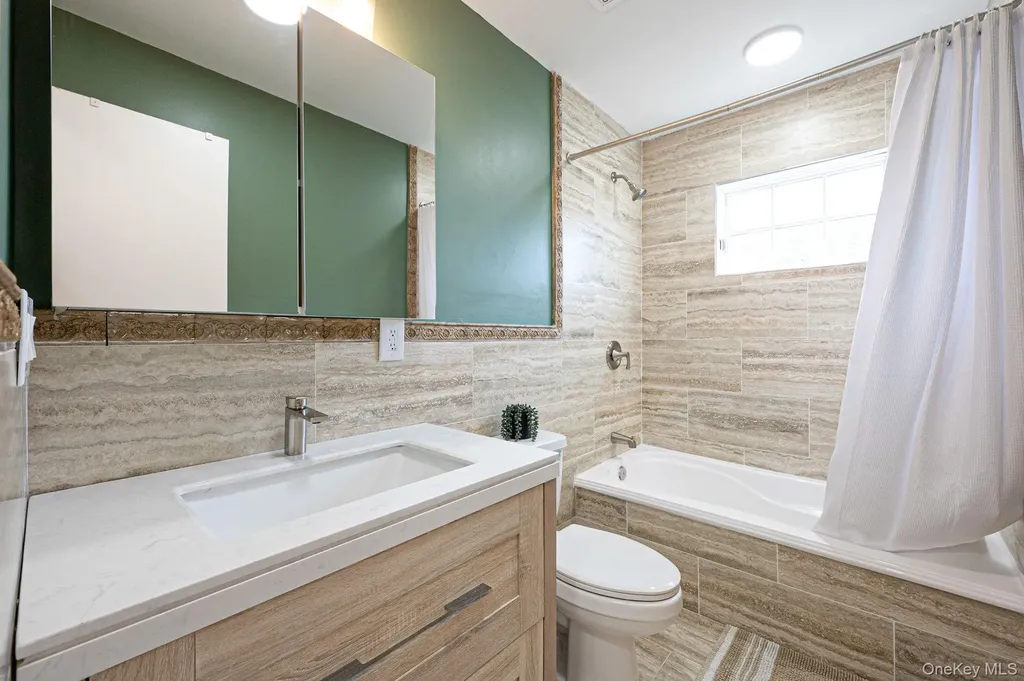 28 Vanderbilt Avenue Babylon NY 11702