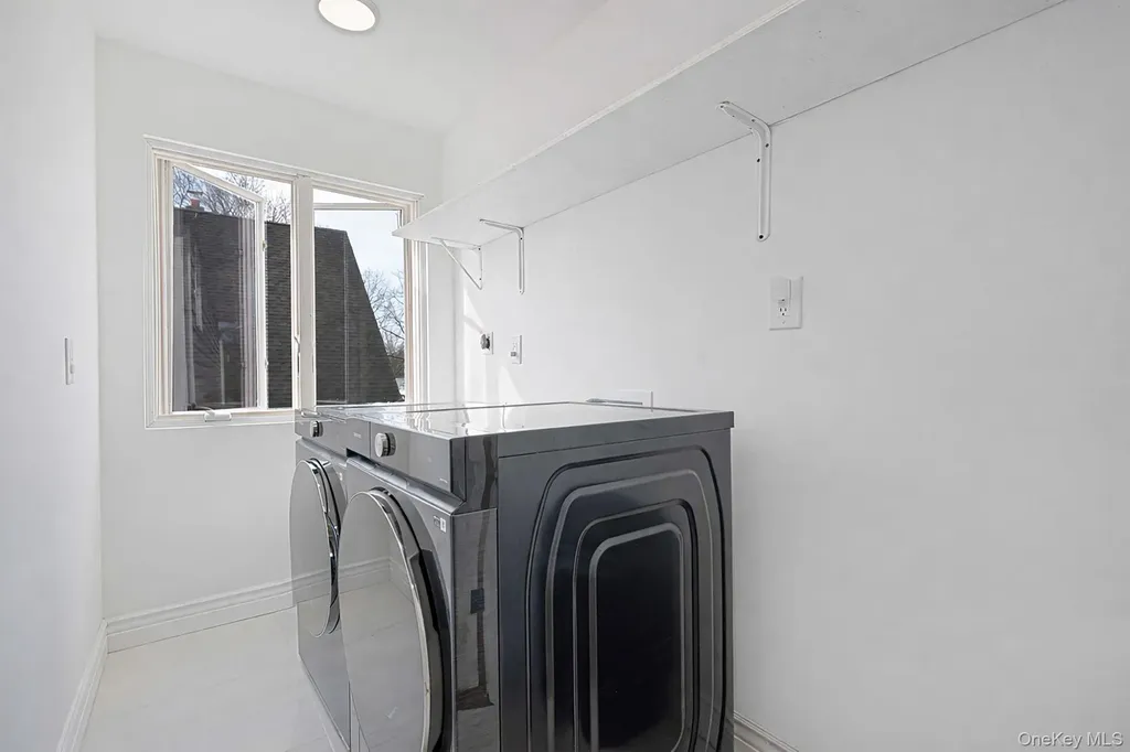 28 Vanderbilt Avenue Babylon NY 11702
