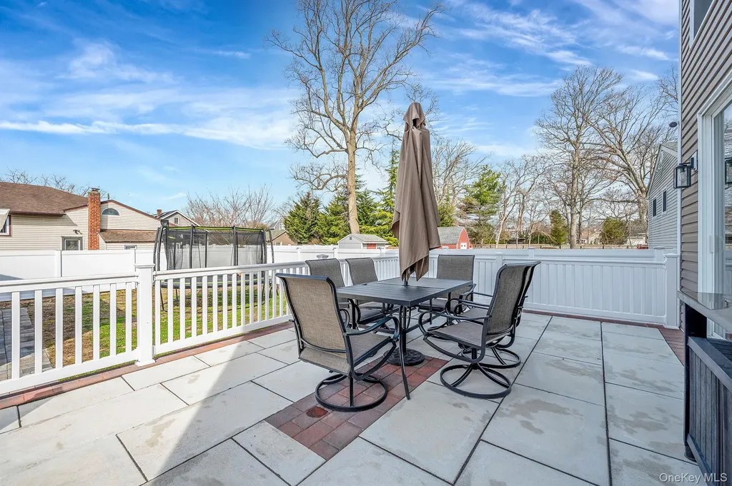 28 Vanderbilt Avenue Babylon NY 11702