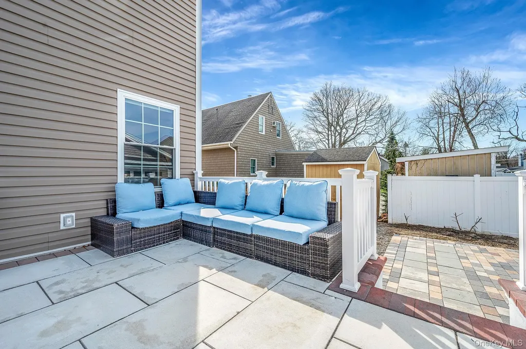 28 Vanderbilt Avenue Babylon NY 11702