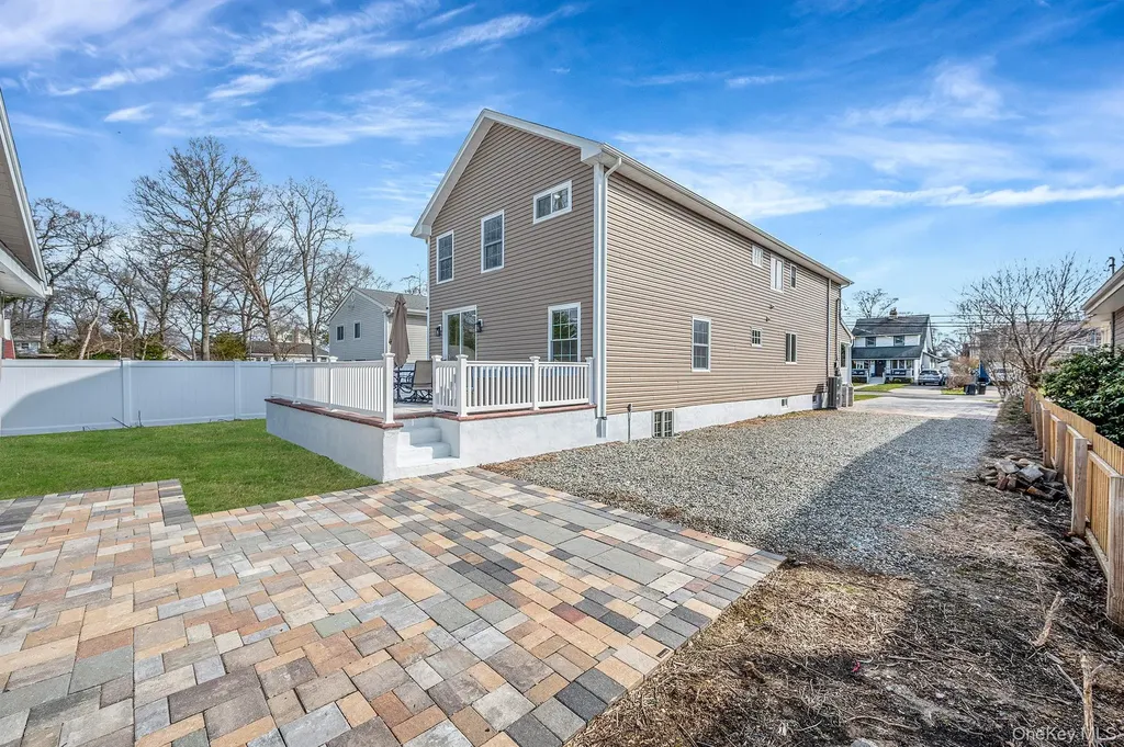 28 Vanderbilt Avenue Babylon NY 11702