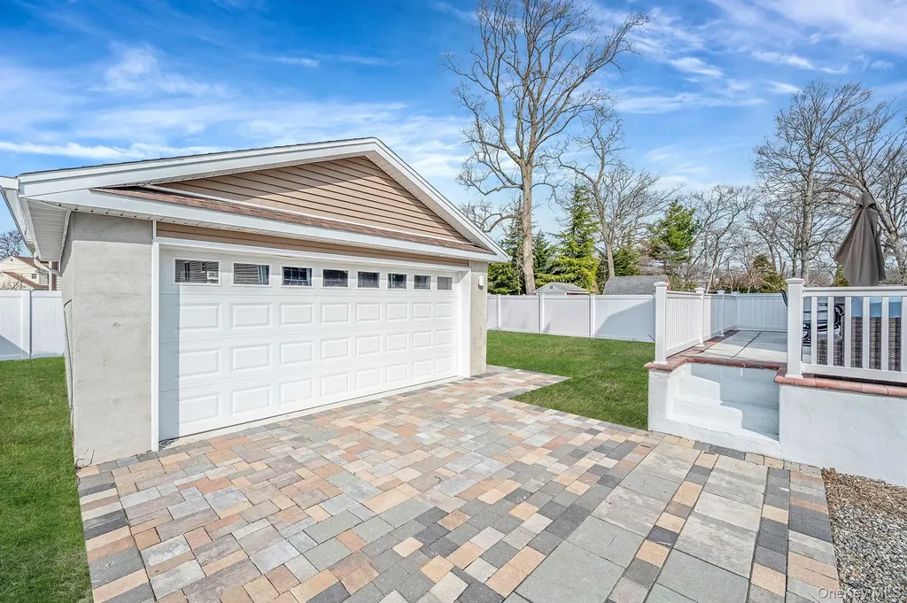28 Vanderbilt Avenue Babylon NY 11702