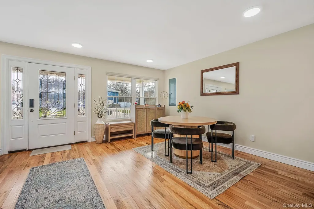 28 Vanderbilt Avenue Babylon NY 11702