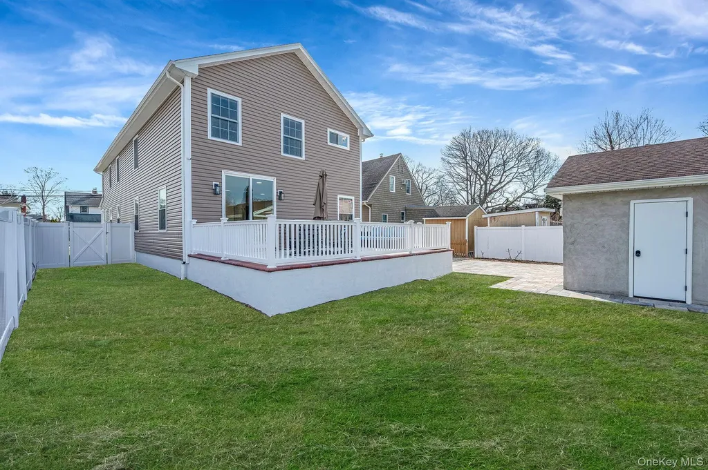 28 Vanderbilt Avenue Babylon NY 11702
