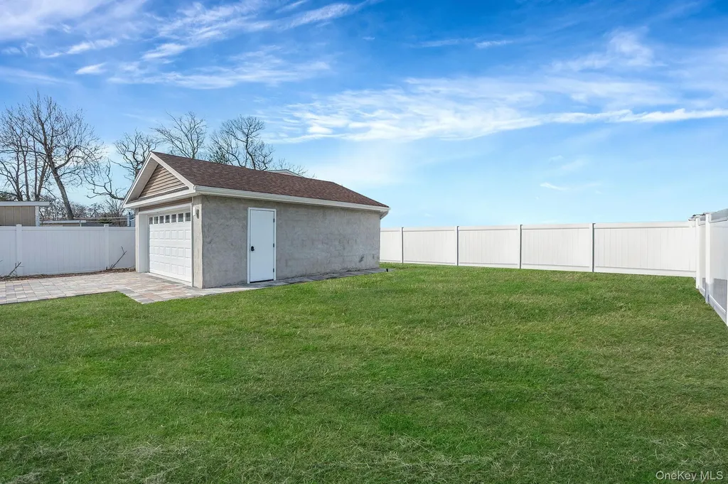 28 Vanderbilt Avenue Babylon NY 11702