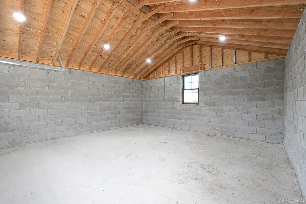 28 Vanderbilt Avenue Babylon NY 11702