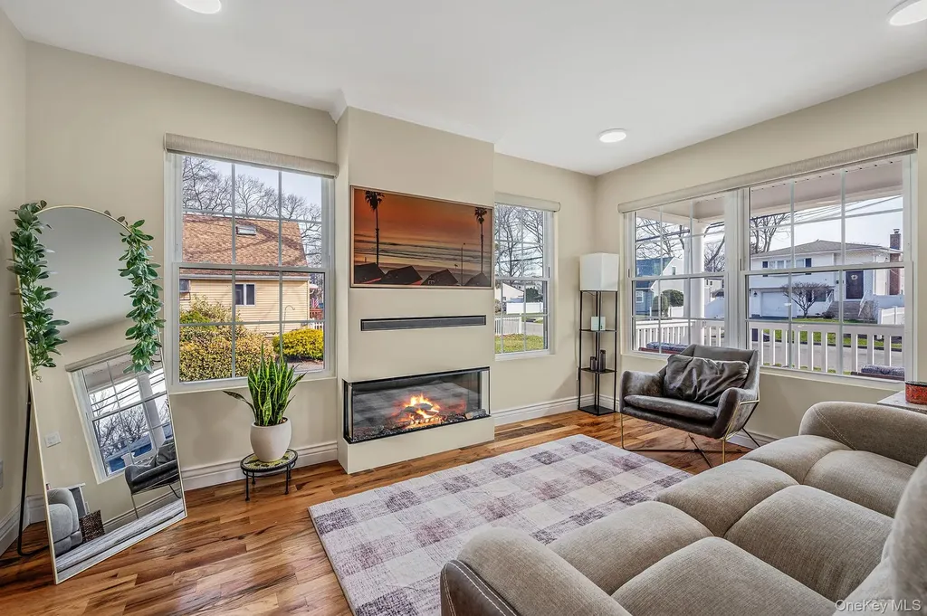 28 Vanderbilt Avenue Babylon NY 11702