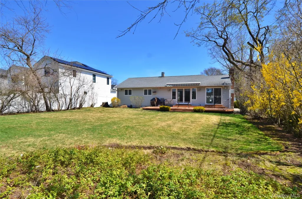 76 Diamond Drive Plainview NY 11803