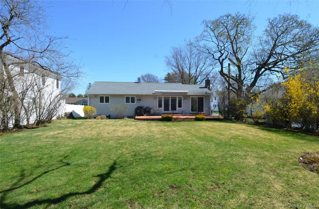 76 Diamond Drive Plainview NY 11803