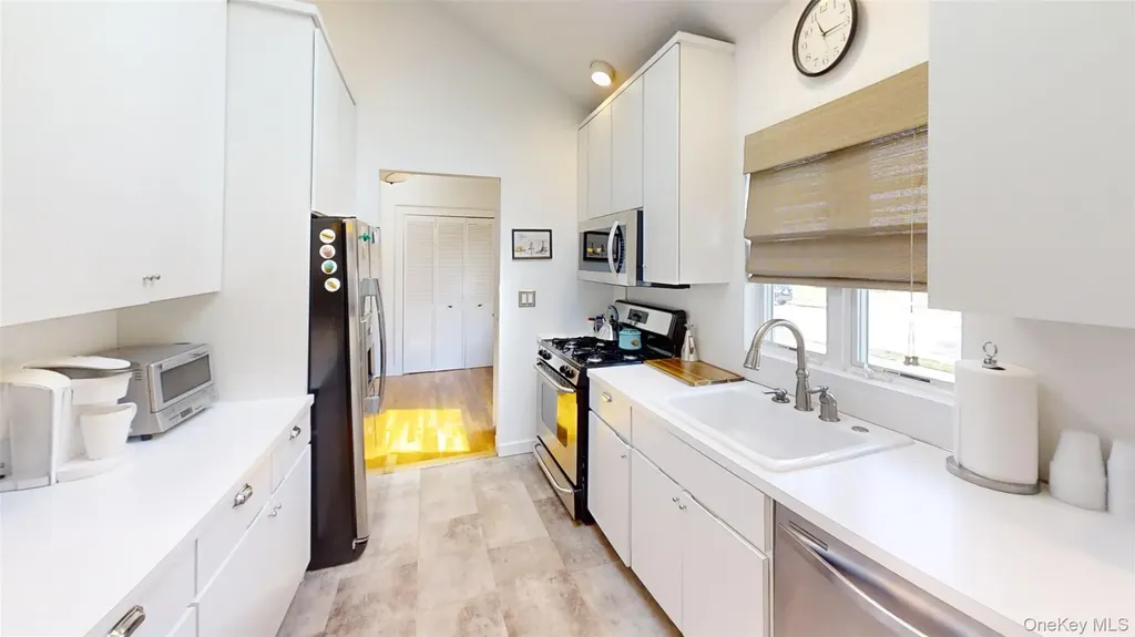 76 Diamond Drive Plainview NY 11803