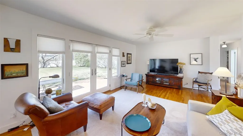 76 Diamond Drive Plainview NY 11803