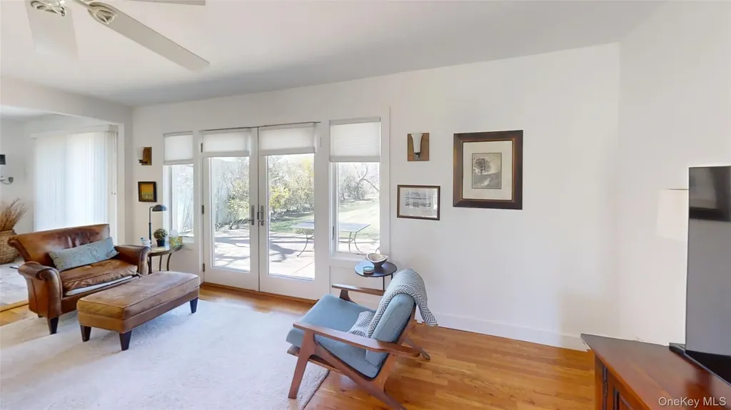 76 Diamond Drive Plainview NY 11803