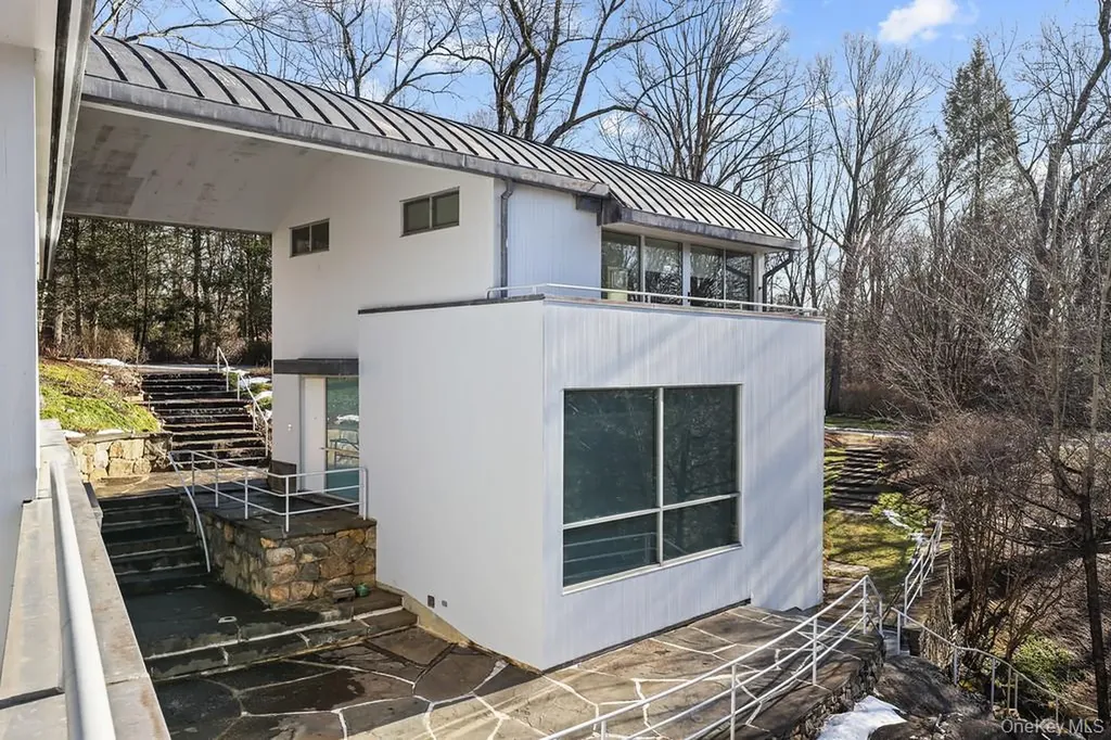 54 Cross Pond Road Pound Ridge NY 10576