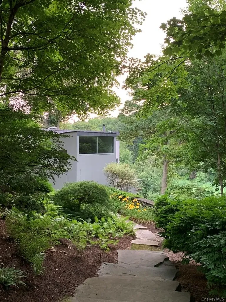 54 Cross Pond Road Pound Ridge NY 10576