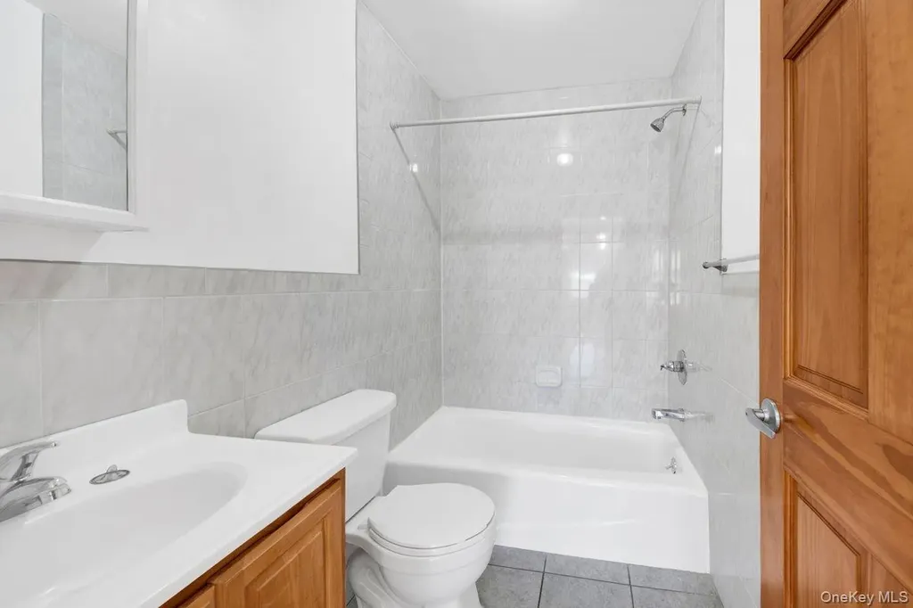 2527 Matthews Avenue Bronx NY 10467