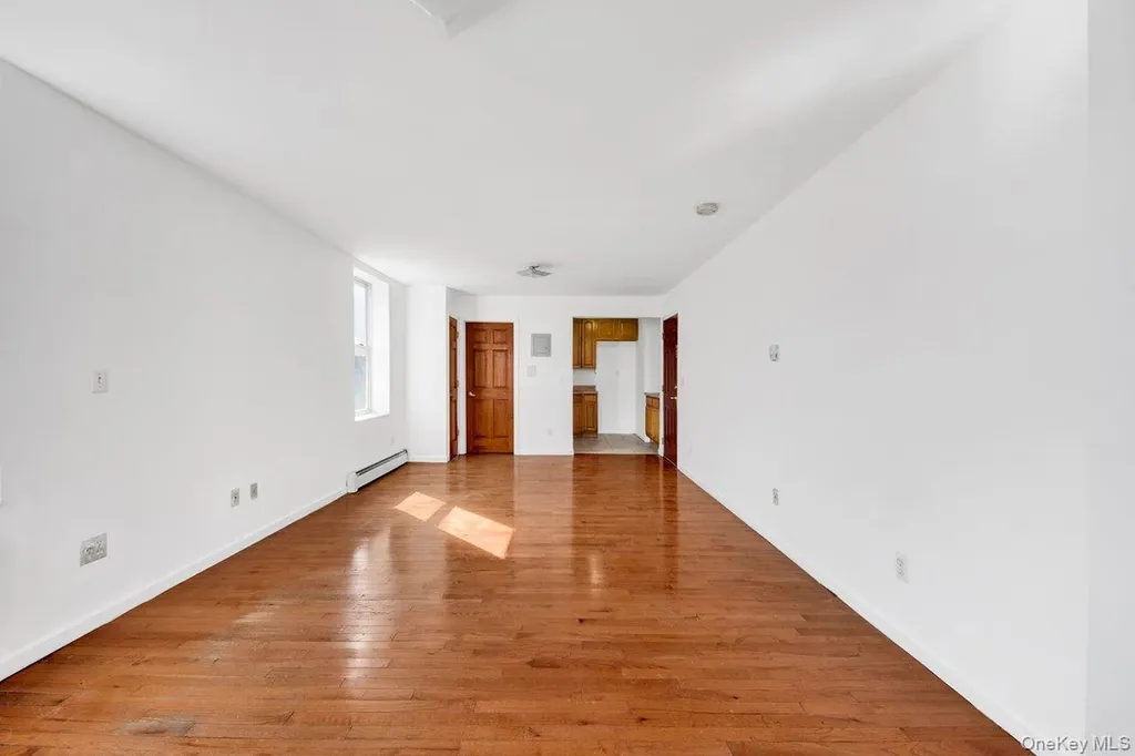 2527 Matthews Avenue Bronx NY 10467