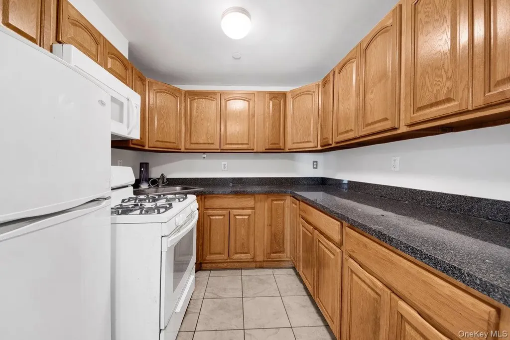 2527 Matthews Avenue Bronx NY 10467