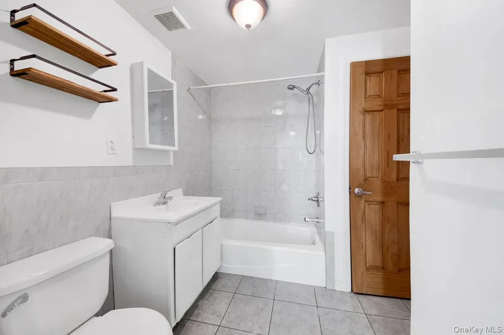 2527 Matthews Avenue Bronx NY 10467