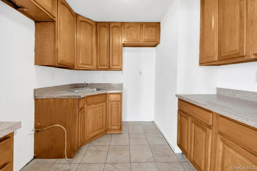 2527 Matthews Avenue Bronx NY 10467