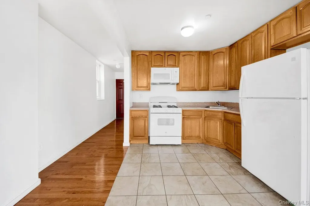 2527 Matthews Avenue Bronx NY 10467
