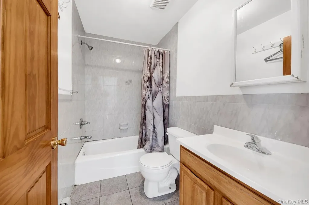 2527 Matthews Avenue Bronx NY 10467