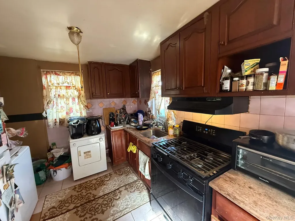 3814 Secor Avenue Bronx NY 10466