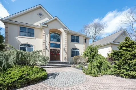129 Round Swamp Road Huntington NY 11743