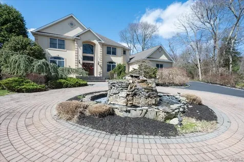 129 Round Swamp Road Huntington NY 11743