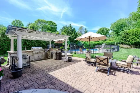 129 Round Swamp Road Huntington NY 11743