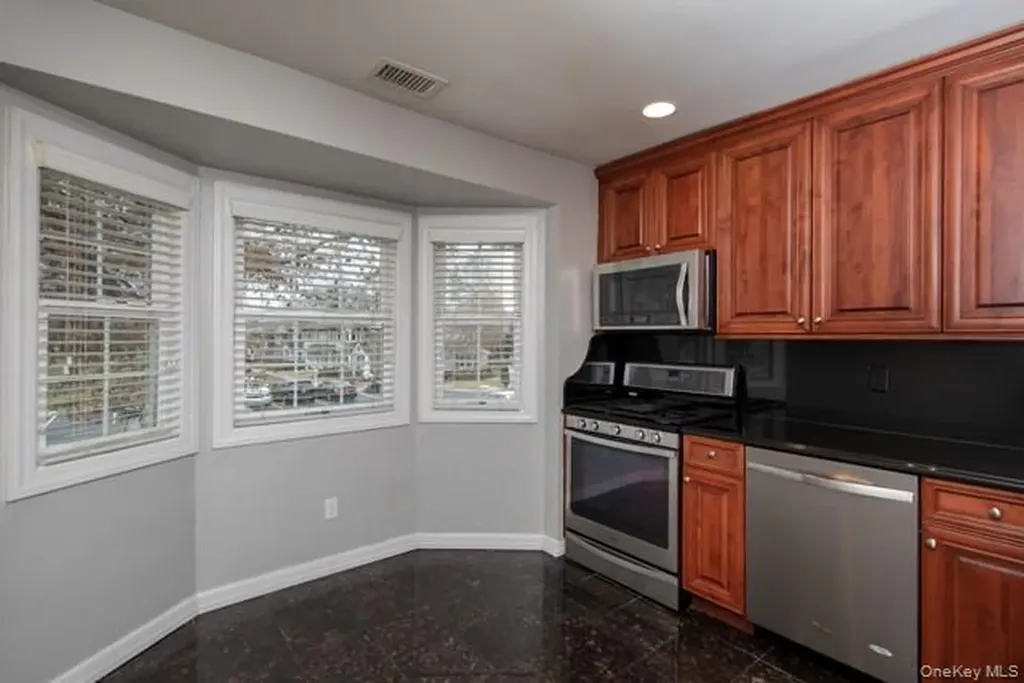 524 Tudor Lane Middle Island NY 11953
