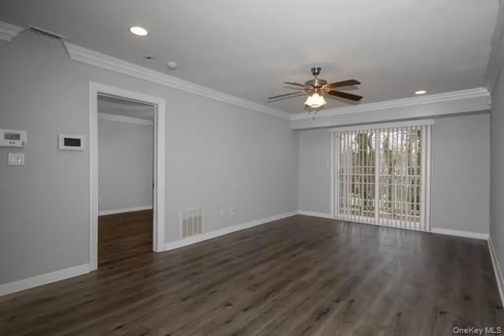 524 Tudor Lane Middle Island NY 11953