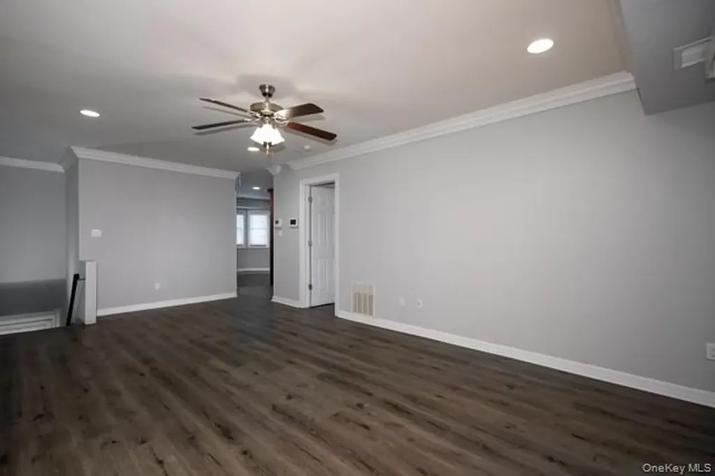 524 Tudor Lane Middle Island NY 11953