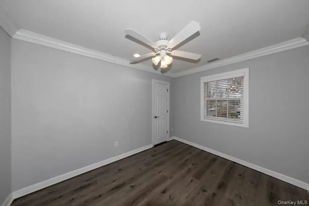 524 Tudor Lane Middle Island NY 11953