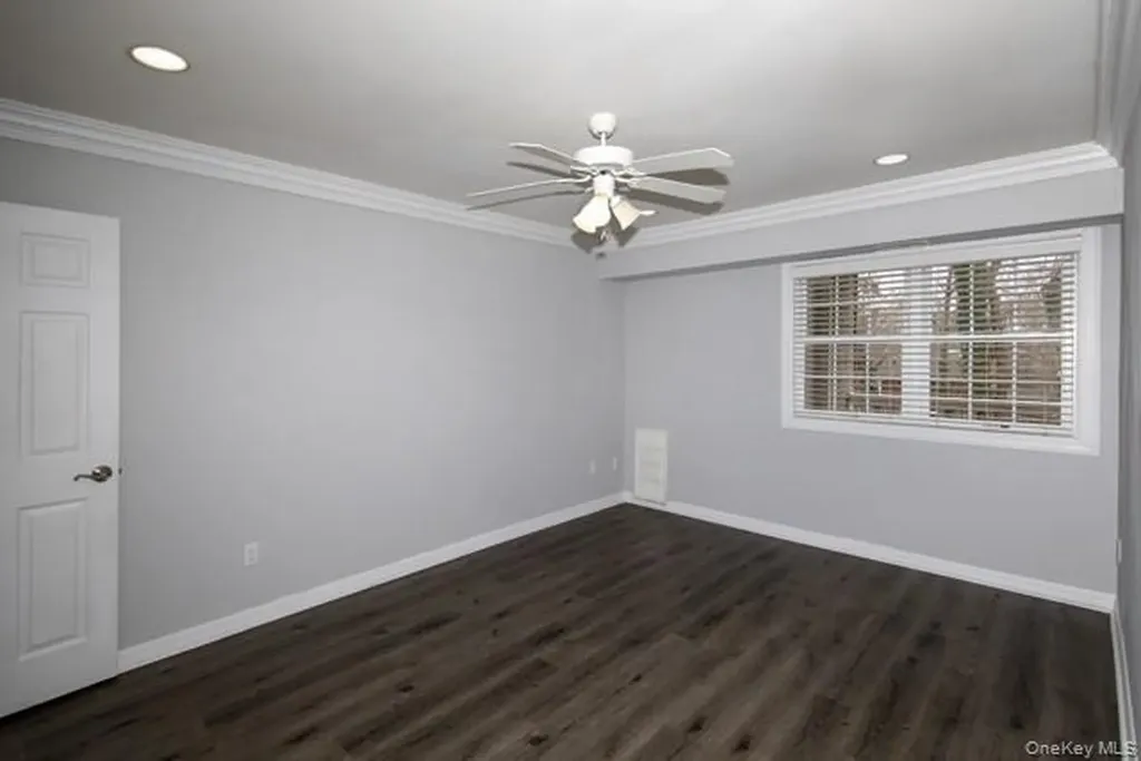 524 Tudor Lane Middle Island NY 11953