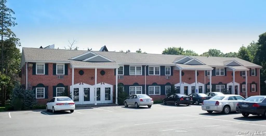 64 S Clinton Avenue Bay Shore NY 11706