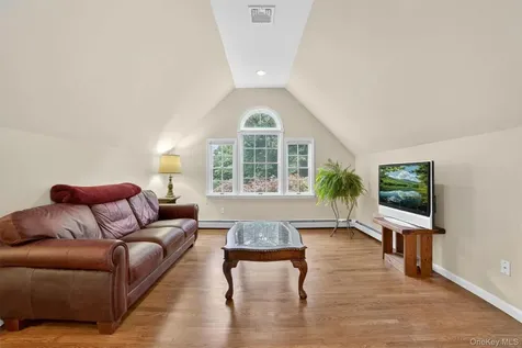 4 Pearl Court Katonah NY 10536