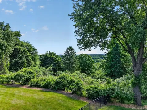 4 Pearl Court Katonah NY 10536