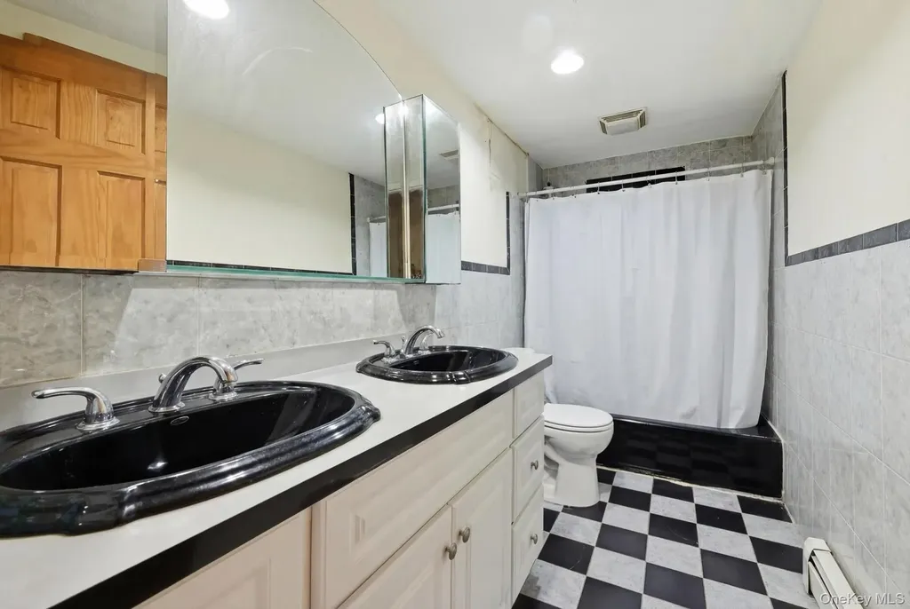 253-10 148th Drive Rosedale NY 11422