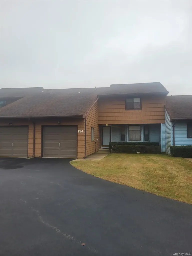 174 Melanie Way Commack NY 11725