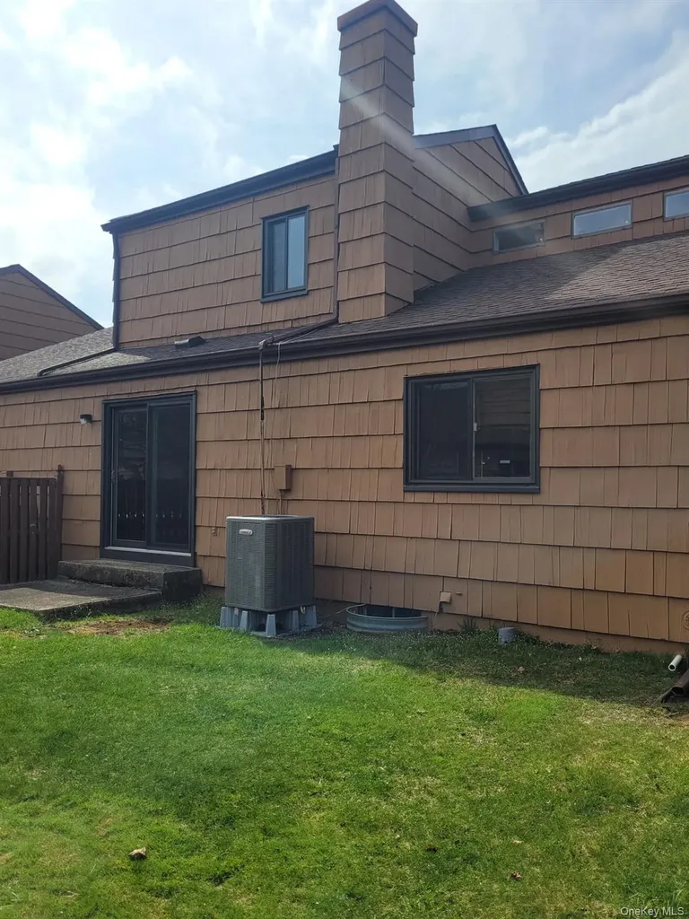 174 Melanie Way Commack NY 11725