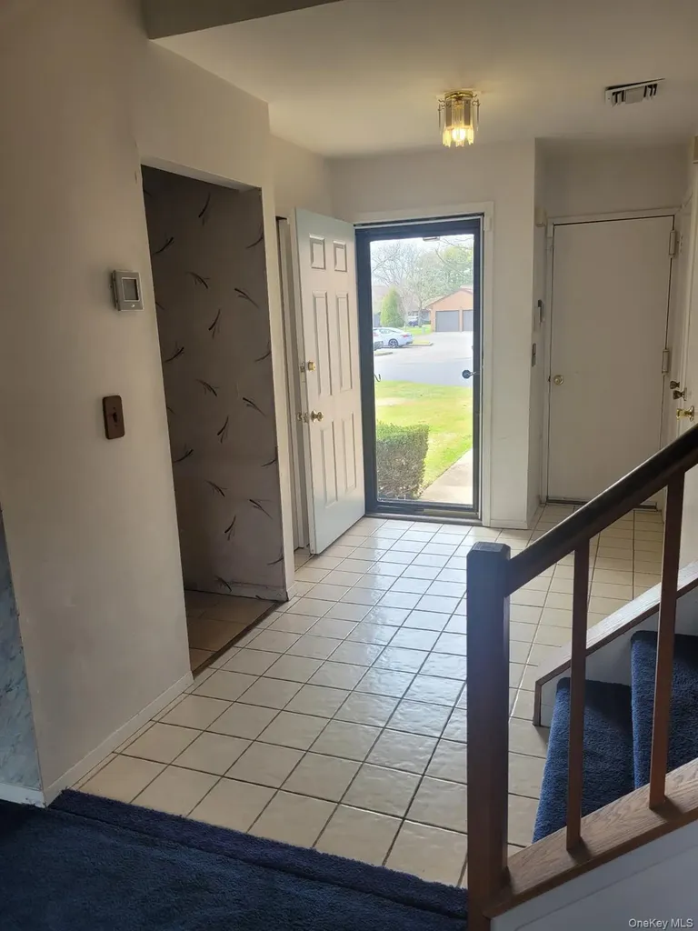 174 Melanie Way Commack NY 11725
