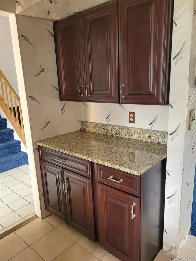 174 Melanie Way Commack NY 11725