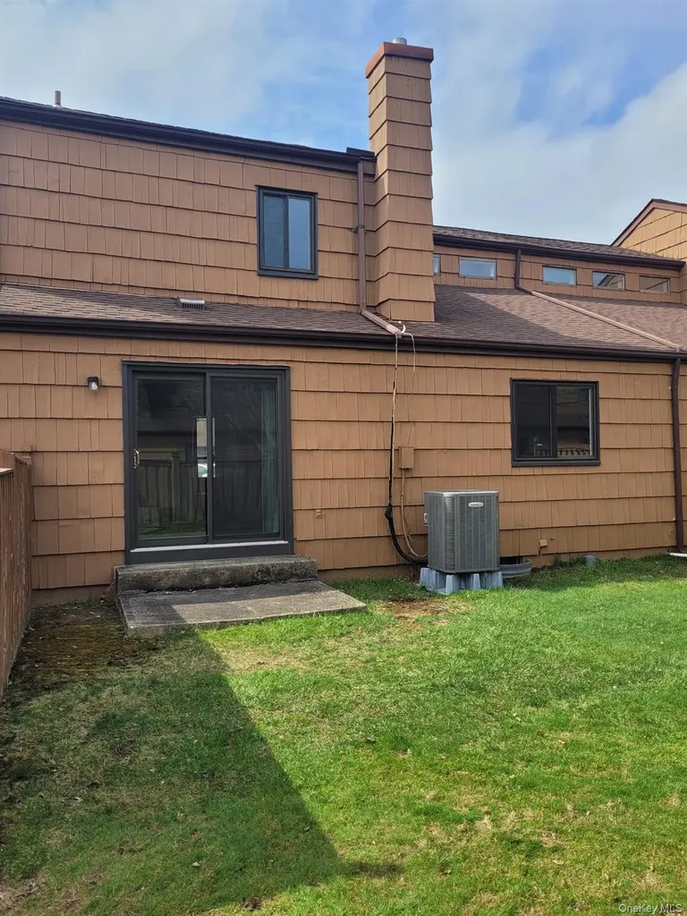 174 Melanie Way Commack NY 11725